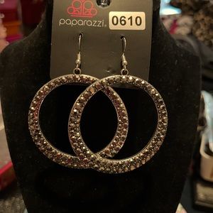 Paparazzi dangling earrings